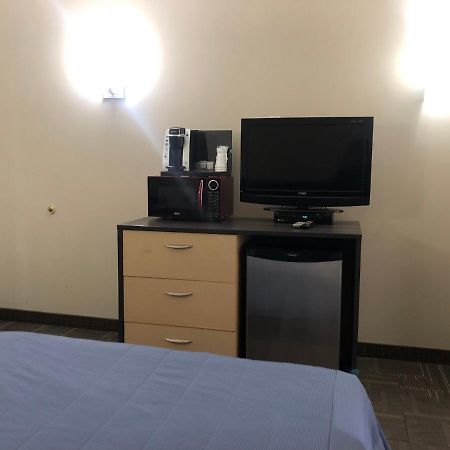 Motel Falcon Brossard Ngoại thất bức ảnh