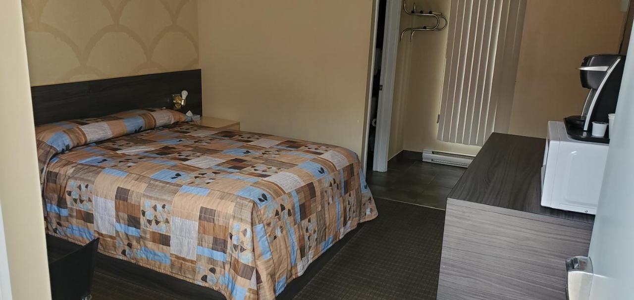 Motel Falcon Brossard Ngoại thất bức ảnh