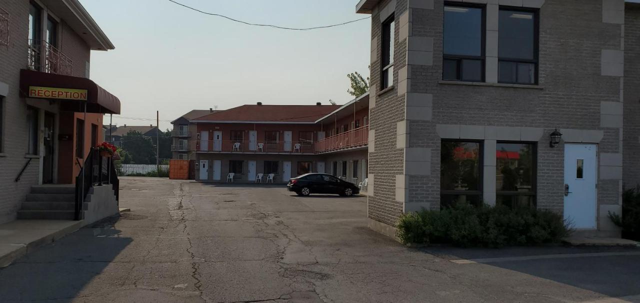Motel Falcon Brossard Ngoại thất bức ảnh