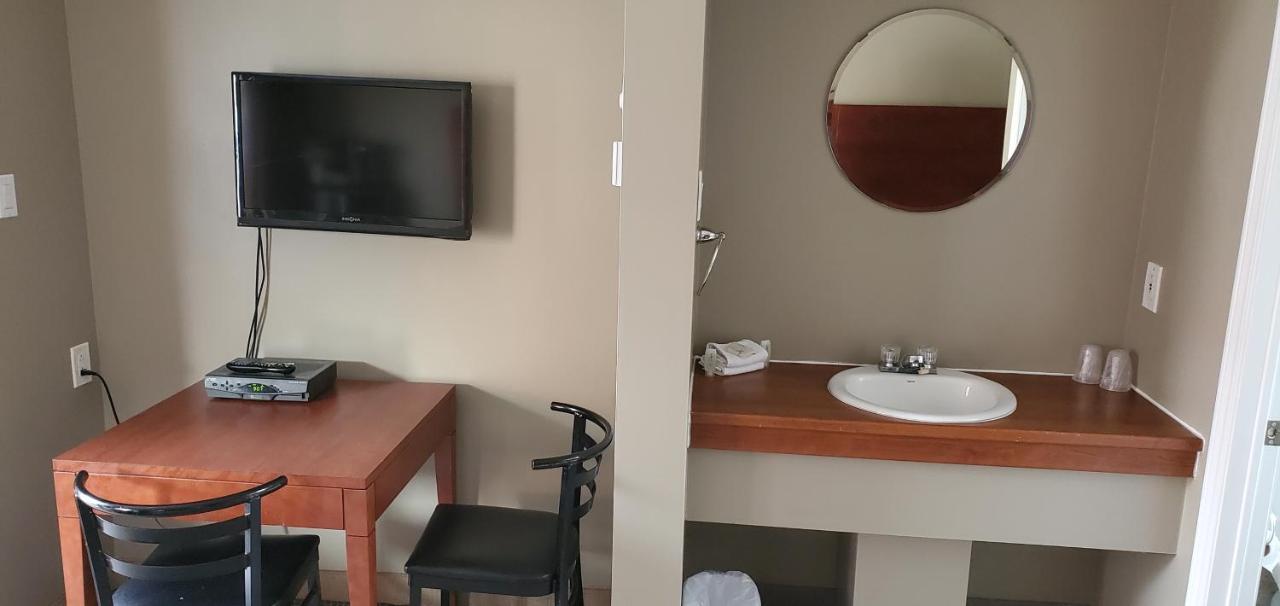 Motel Falcon Brossard Ngoại thất bức ảnh