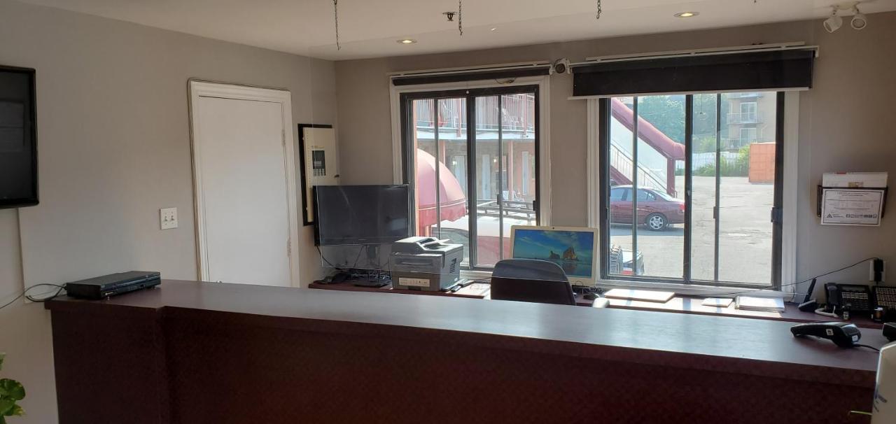 Motel Falcon Brossard Ngoại thất bức ảnh
