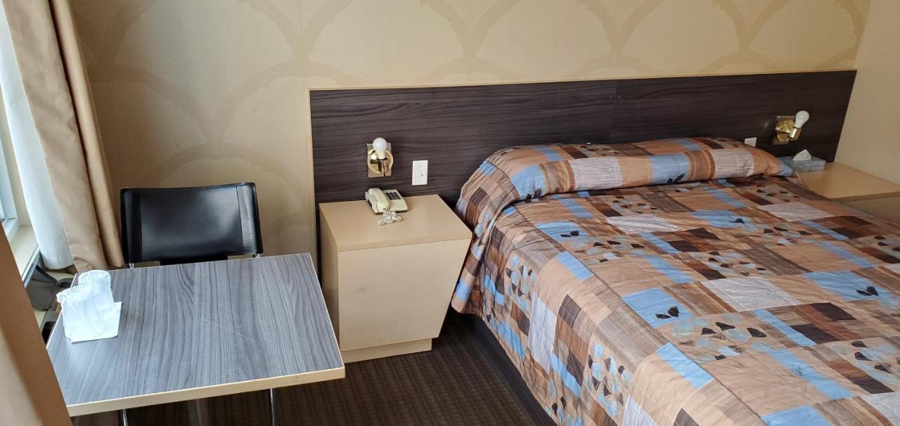 Motel Falcon Brossard Ngoại thất bức ảnh