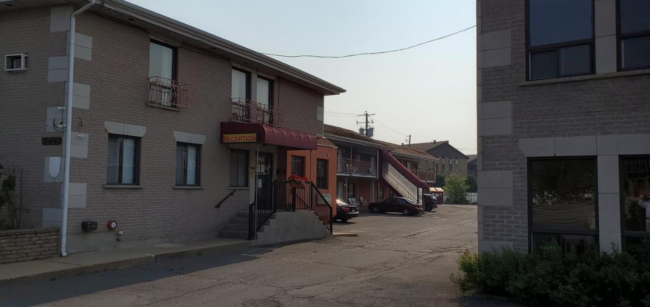 Motel Falcon Brossard Ngoại thất bức ảnh