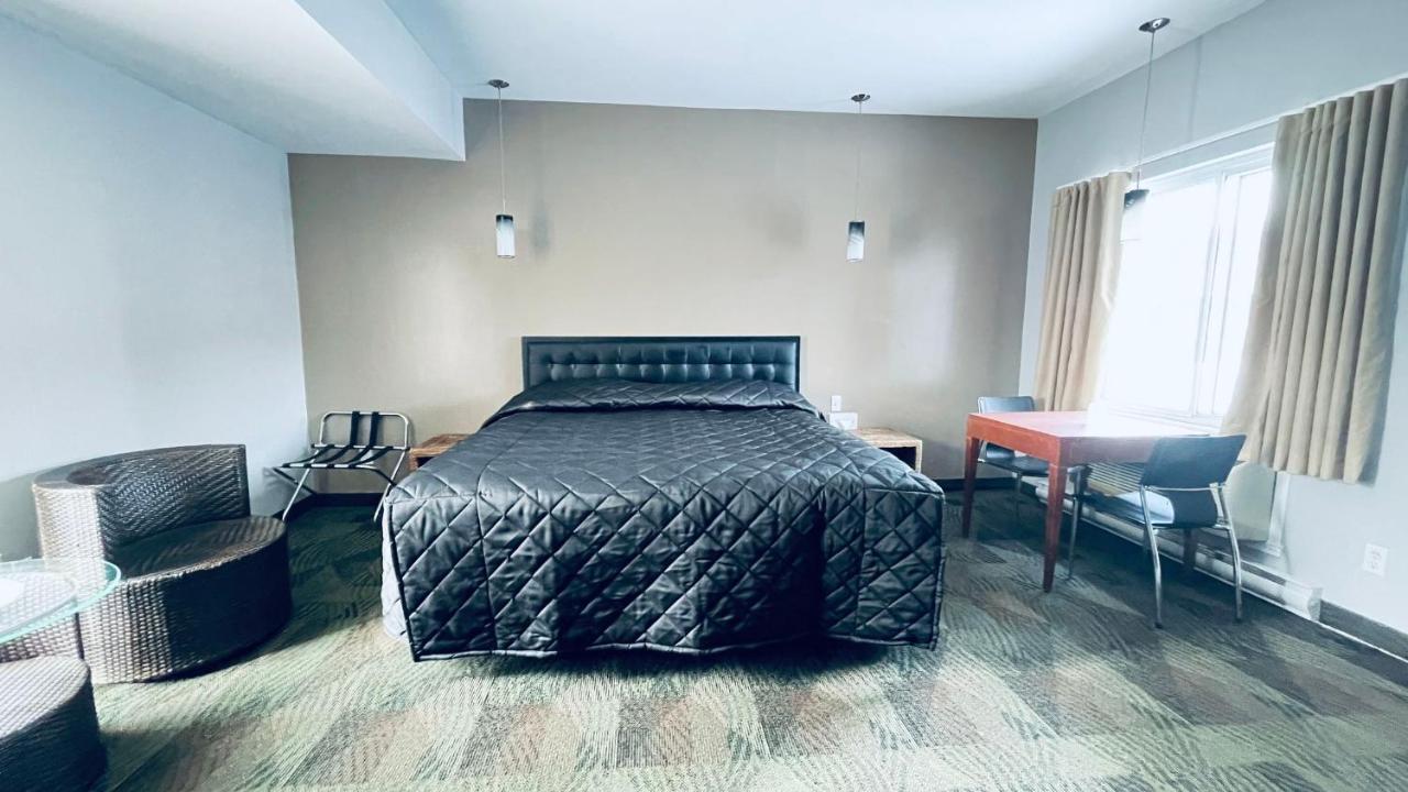Motel Falcon Brossard Ngoại thất bức ảnh