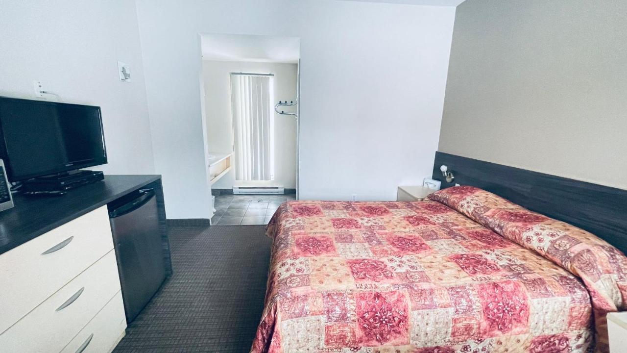 Motel Falcon Brossard Ngoại thất bức ảnh
