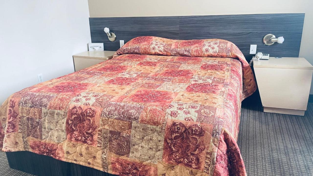 Motel Falcon Brossard Ngoại thất bức ảnh