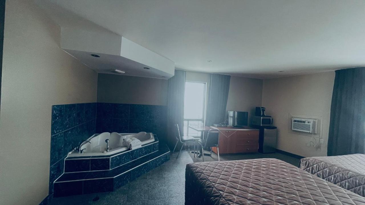 Motel Falcon Brossard Ngoại thất bức ảnh