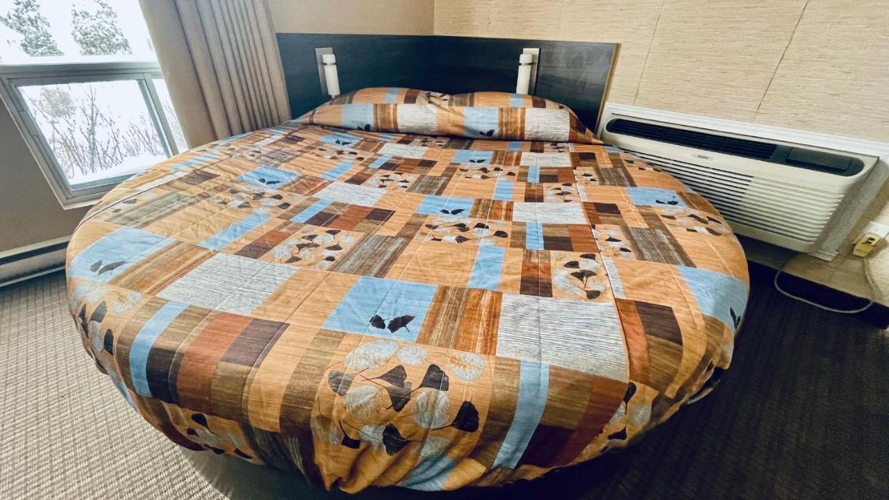 Motel Falcon Brossard Ngoại thất bức ảnh