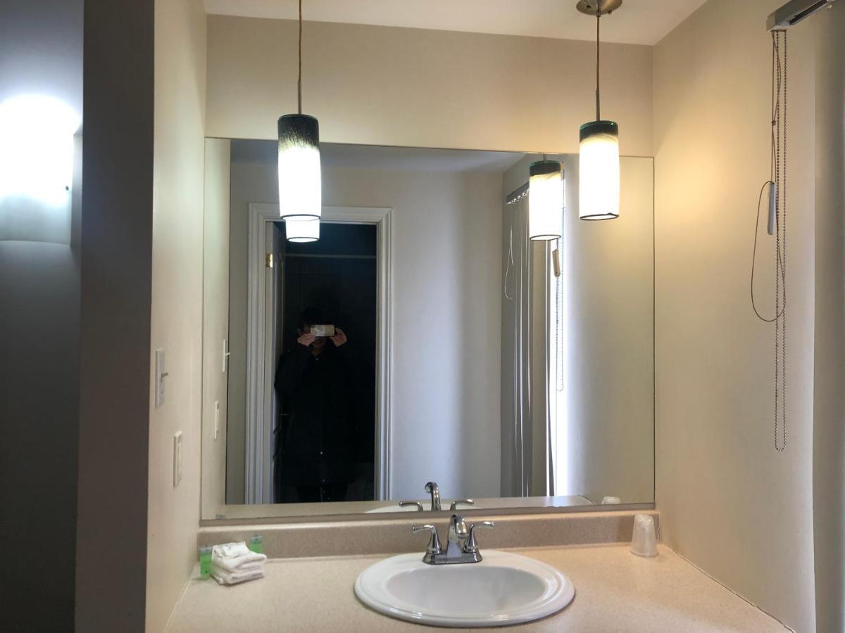 Motel Falcon Brossard Ngoại thất bức ảnh
