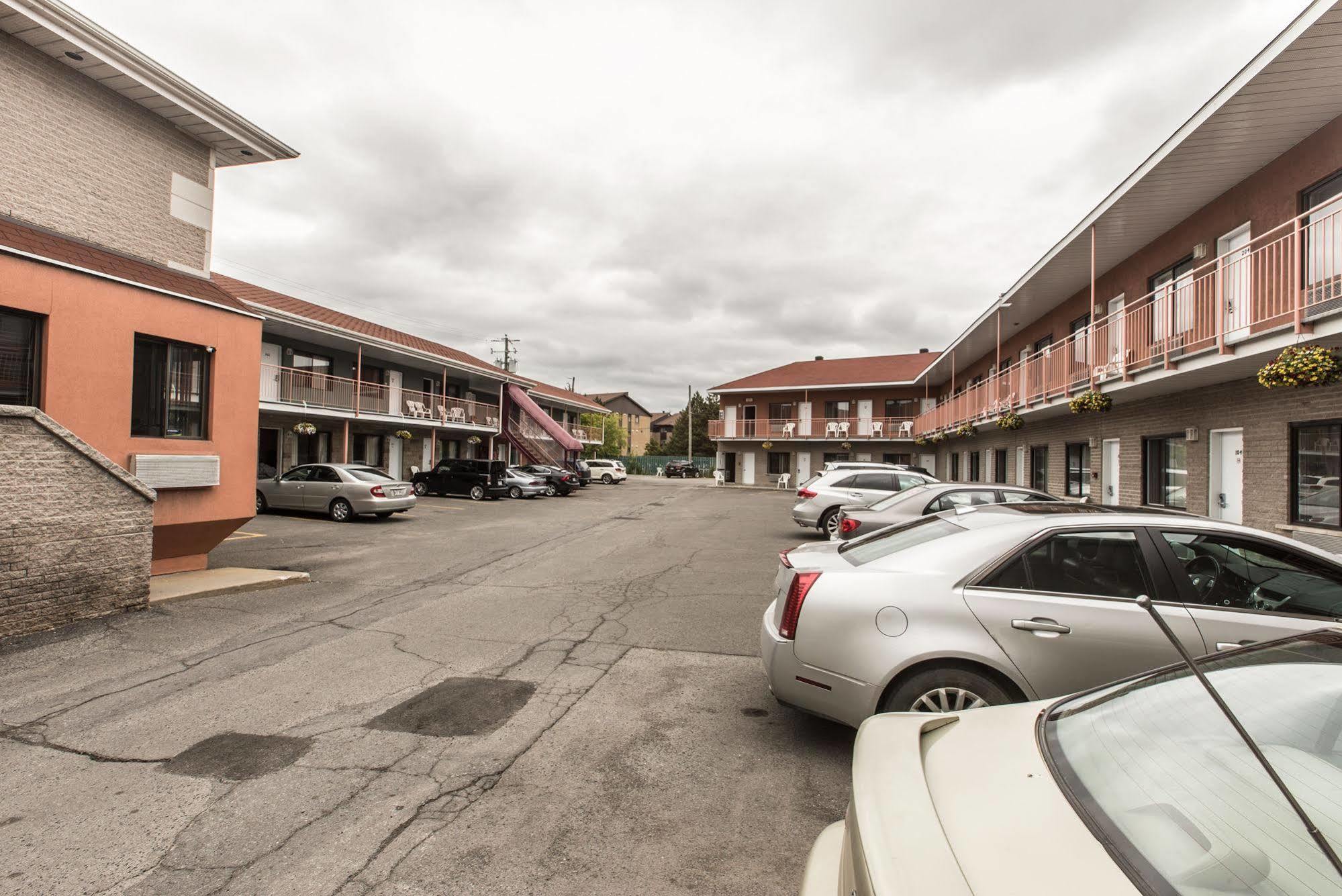 Motel Falcon Brossard Ngoại thất bức ảnh