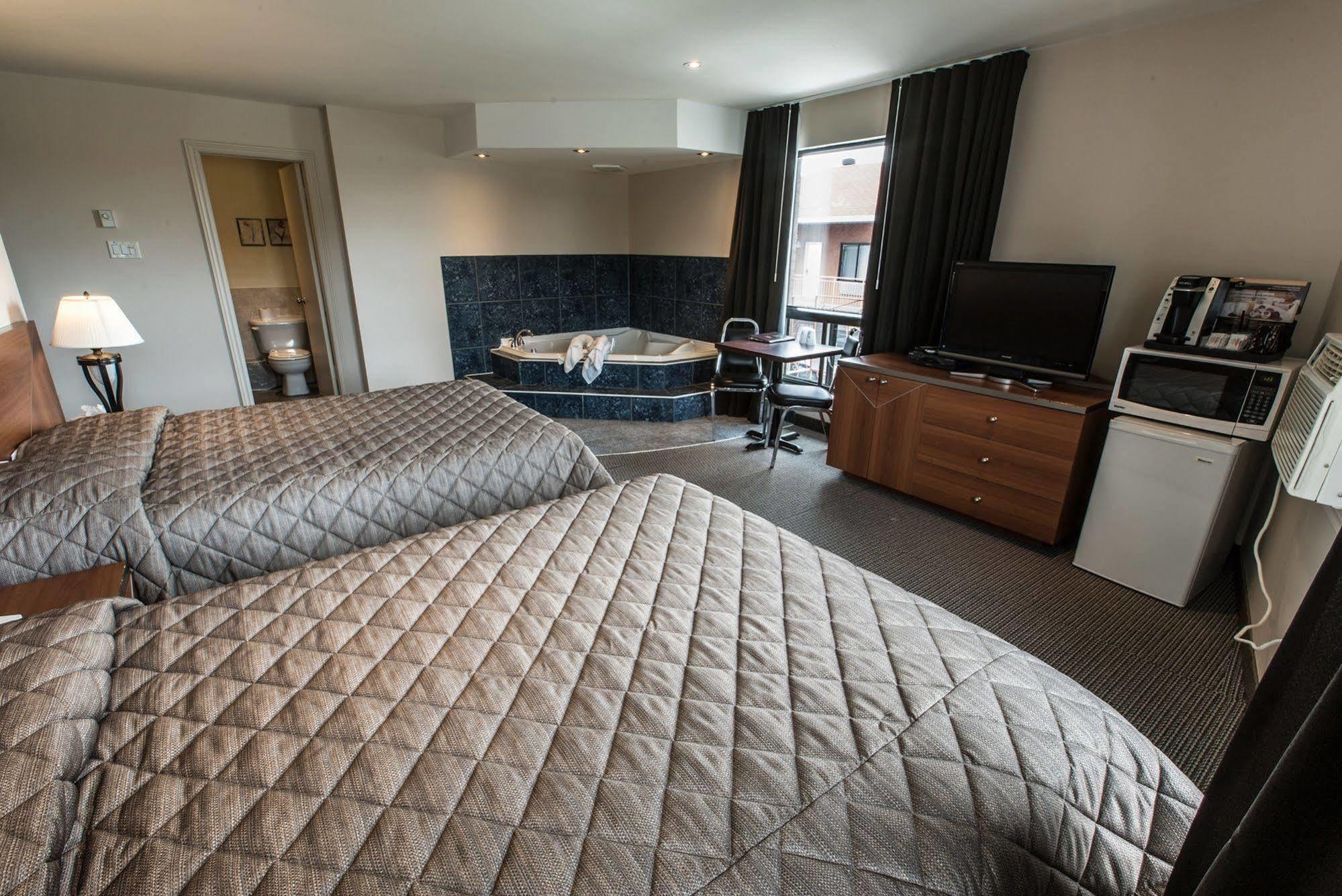 Motel Falcon Brossard Ngoại thất bức ảnh