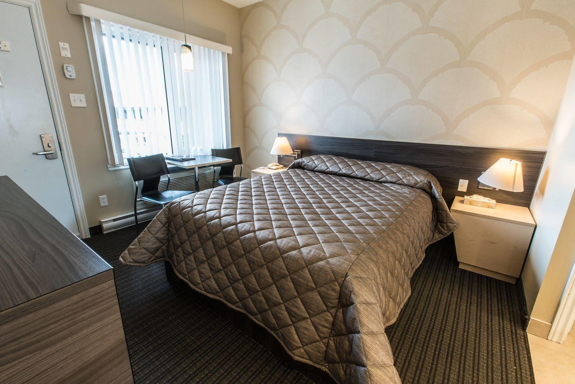 Motel Falcon Brossard Ngoại thất bức ảnh