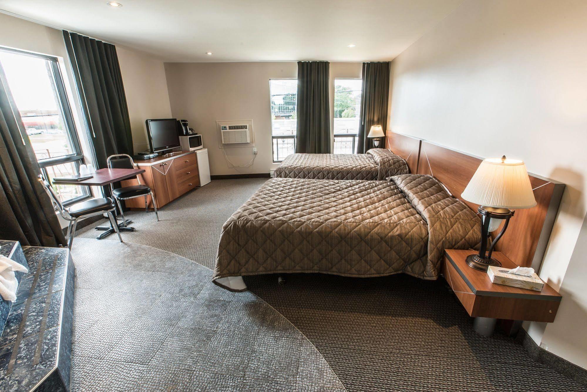 Motel Falcon Brossard Ngoại thất bức ảnh